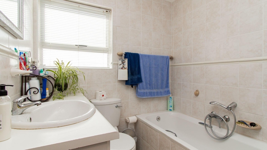 4 Bedroom Property for Sale in De Kelders Western Cape